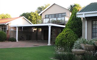 3 Bedroom House in Van Der Hoff Park