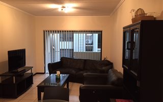 2 Bedroom Flat in Bryanston West