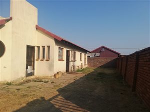 3 Bed House in Akasia