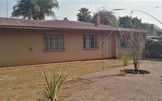6 Bedroom House in Ekklesia