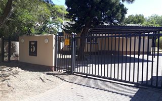 3 Bedroom House in Rooihuiskraal