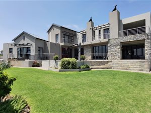 5 Bed House in Copperleaf