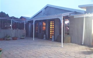 3 Bedroom House in Acaciaville