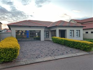4 Bed House in Monavoni