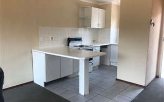 2 Bedroom Cluster in Waterkloof Heights
