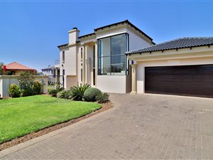 4 Bed House in Crescent Wood Country Estate