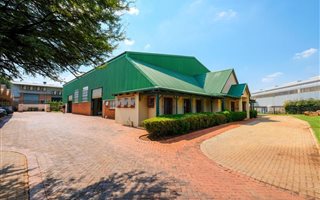 910 m² Industrial space in Gateway Industrial Park