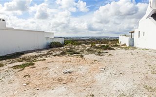 369 m² Land available in Paradise Beach