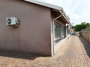 320 m² Commercial space in New Redruth