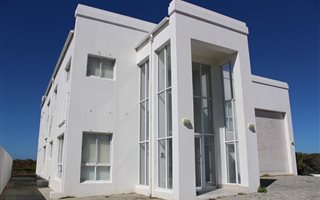 4 Bedroom House in Agulhas