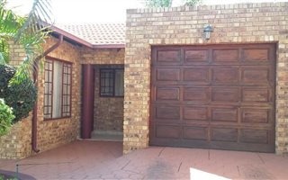 2 Bedroom House in Magalieskruin