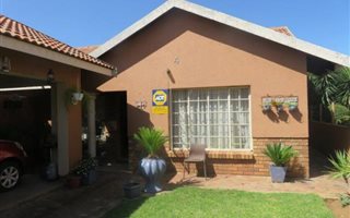 2 Bedroom House in Oos-Einde