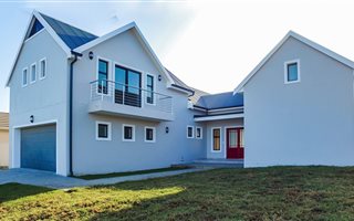 3 Bedroom House in Kraaibosch