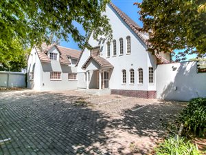 300 m² Office Space in The Gardens