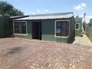 2 Bed House in Mofolo Central