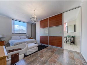 2 Bed Apartment in Hout Bay Harbour