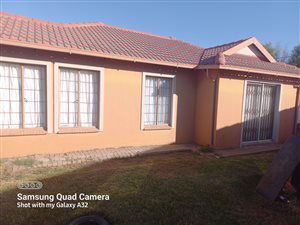 3 Bed House in Bloemspruit