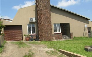 4 Bedroom House in Effingham