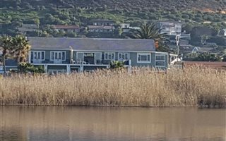 3 Bedroom House in Lakeside