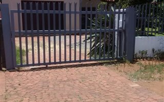 4 Bedroom House in Elandspoort