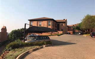 192 m² Office Space in Constantia Kloof