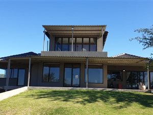 298.3 ha Farm in Oudtshoorn