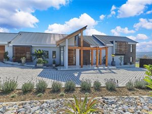 5 Bed House in Waterfall Equestrian Estate