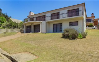 4 Bedroom House in Dana Bay
