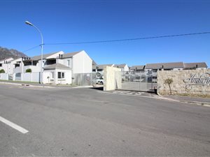 2 Bed Apartment in Paarl Central East