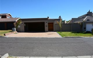 4 Bedroom House in Melkbosstrand
