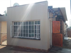 Bachelor apartment in Meyerton