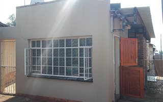 Bachelor apartment in Meyerton