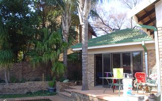 4 Bedroom House in Rooihuiskraal