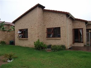 2 Bedroom House in Maroeladal