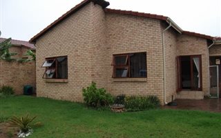 2 Bedroom House in Maroeladal