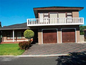 4 Bed House in Oakdene
