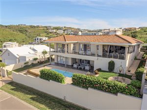 4 Bed House in Whale Rock