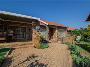 3 Bed House in Rooihuiskraal