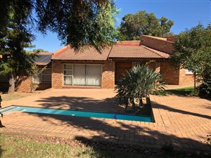 4 Bed House in Weltevreden Park