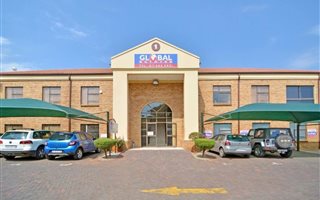 130 m² Office Space in Ruimsig