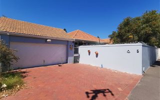 5 Bedroom House in Claremont