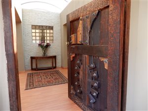 6 Bed House in Eldoraigne