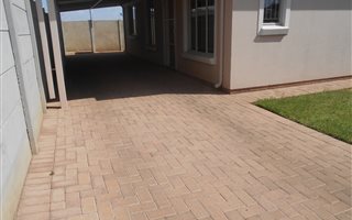 2 Bedroom House in Albertsdal