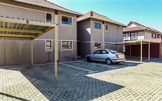 3 Bedroom Simplex in Newmarket Park