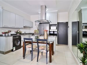 2 Bed Apartment in Carlswald Estate