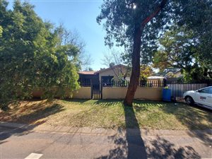 4 Bed House in Geelhoutpark