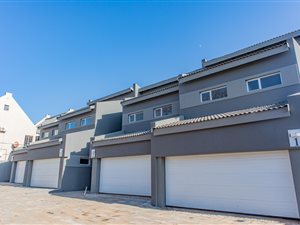 12 Bed Townhouse in Edendale