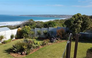 4 Bedroom House in Boggomsbaai