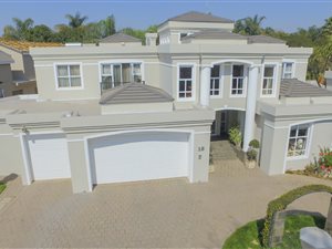 5 Bed House in Silver Lakes Golf Estate