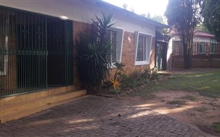 3 Bedroom House in Aston Manor